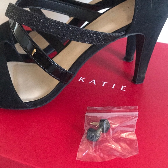 Strappy black heels - Picture 4 of 4